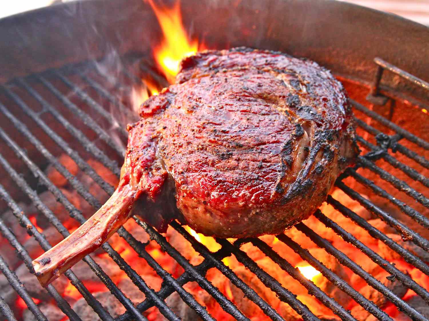 How Long Can Cooked Steak Sit Out? Food Safety Guide (2025)